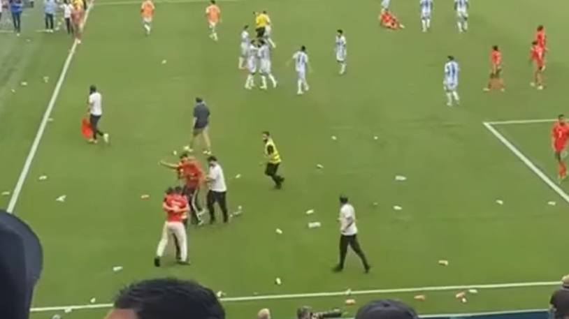 Футбольный матч между Аргентиной и Марокко прервали на два часа из-за беспорядков