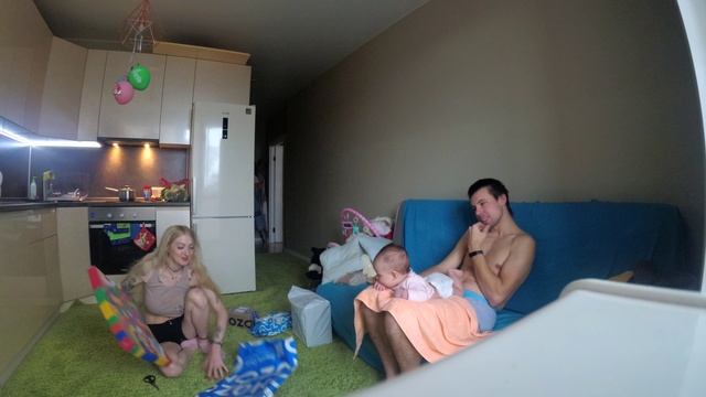 Эмили капризничает, распаковываем ее подарочки с Ozon.MP4