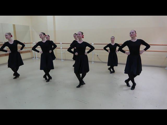 Практический показ по русскому народному танцу (1 курс КОМК)