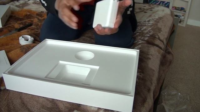 MacBook Pro with Touch Bar Unboxing
