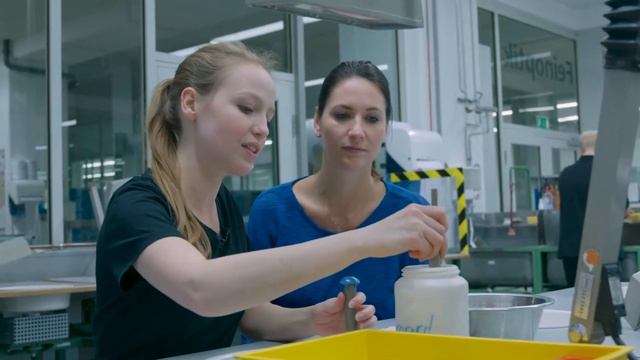 Mittendrin in MINT: Das macht eine Feinoptikerin