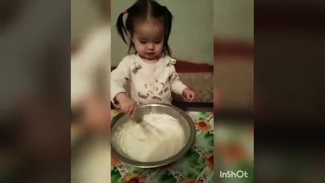 Самый маленький повар ..бабушкина помощница)))