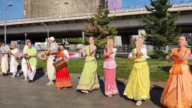 Харинама в Москве около станции метро «ВДНХ» 12.07.2024