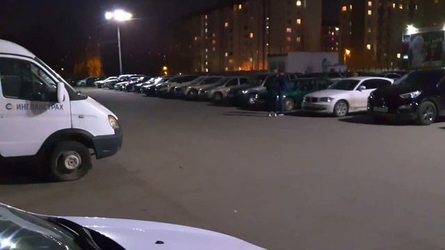Псих устроил картинг на парковке ТЦ