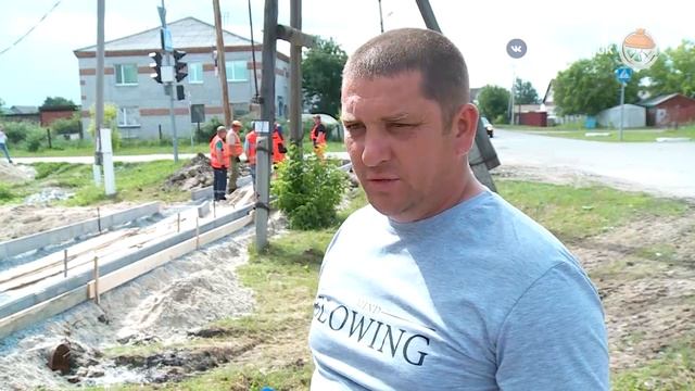 В районе Агропедколледжа продолжается строительство тротуара