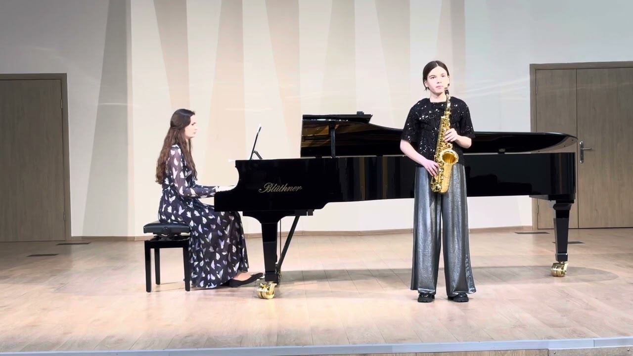 Федорова Полина, 12 лет.  
Алан Крепен «Белые ночи», Ирина Шильцева «Оранжевое настроение»