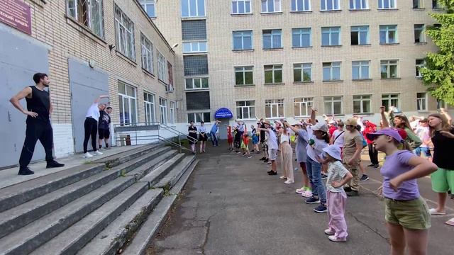 Сотрудники полиции провели "Зарядку со стражем правопорядка"