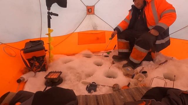 рыбалка под черной башней