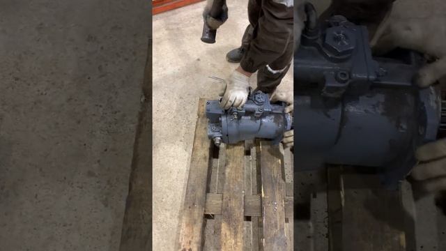 Ремонт гидравлического насоса экскаватора Hitachi