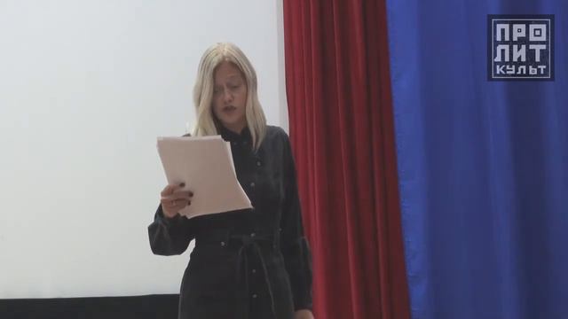 Анна Аркатова читает свое стихотворение