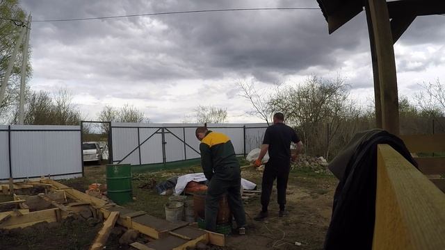 фундамент заливка ручным миксером