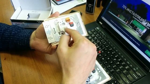 Zennio Z41 Pro vs. Lite (Сенсорная панель KNX, цвет белый)