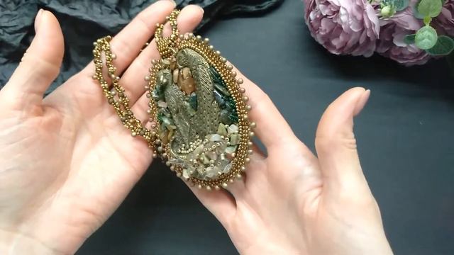 Кулон с леопардами. Авторские украшения можно купить по ссылке в описании.