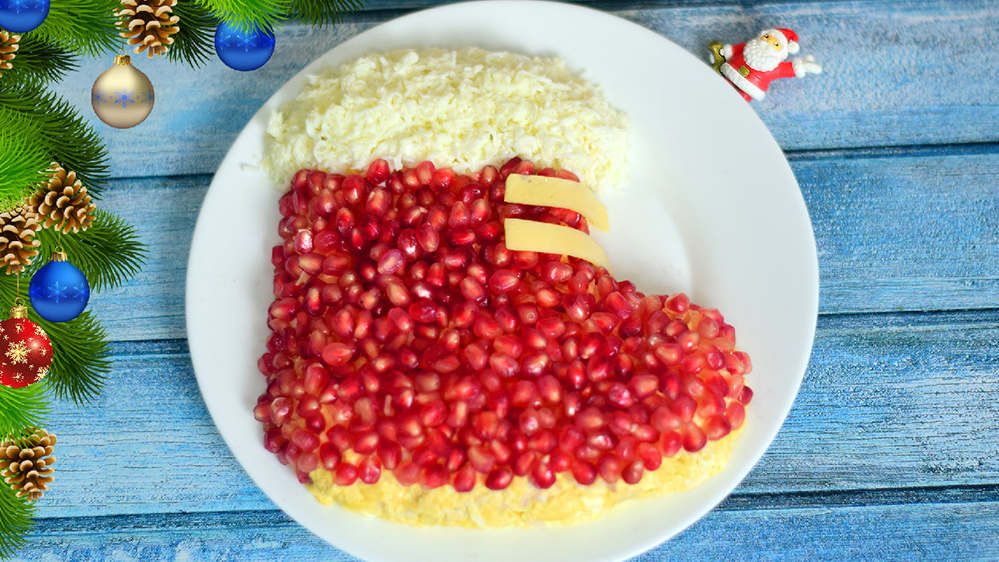 Восхитительный салат с курицей "Сапожок Деда Мороза". Салат на Новый год 2022