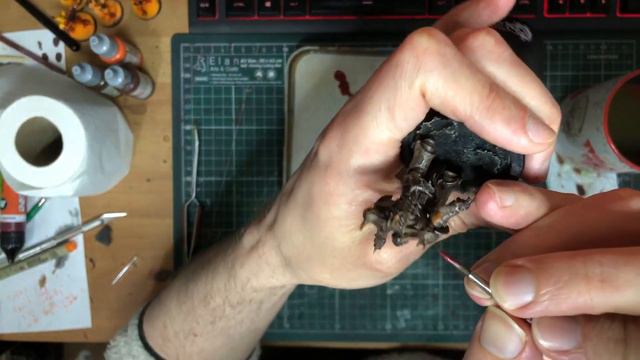 Speed paint trim on your Chaos Space Marines, fast!
