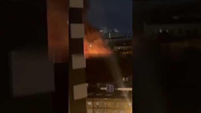 Административно-производственное здание загорелось на улице Буракова в Москве