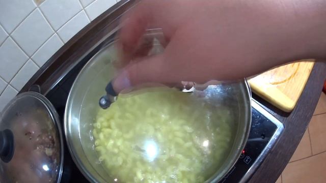 Макароны по флотски. Макароны по-флотски. Макароны с тушенкой. Navy-style macaroni with stew.