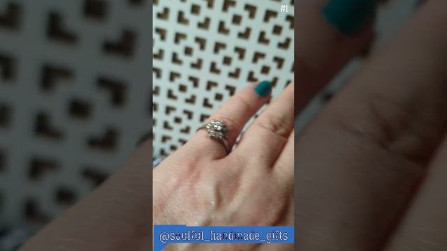 Носите кольцо на мизинце? О чём говорит кольцо на мизинце? Мизинец- палец Будды общения и роскоши