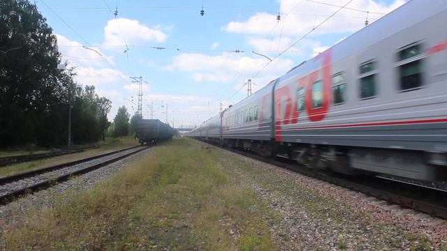 ЧС7-005 с фирменным поездом "Москва - Волгоград" проследует станцию Жилево