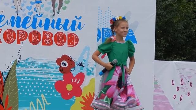 Чепурина Вероника 9 лет.Песня Русская красавица
