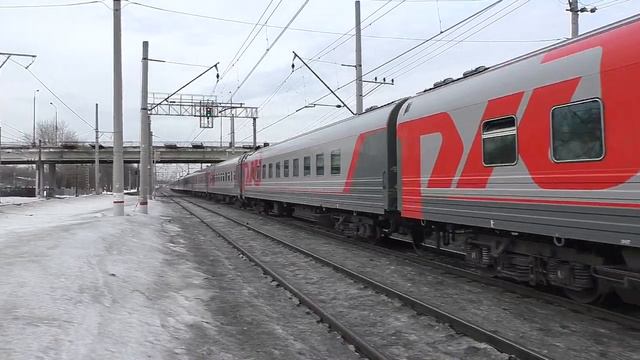 Электровоз ЭП20-015 (ТЧЭ-6) со скорым поездом №056М Москва - Екатеринбург.