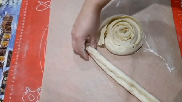 ПИРОГ С СЫРОМ ИЗ СЛОЁНОГО ТЕСТА