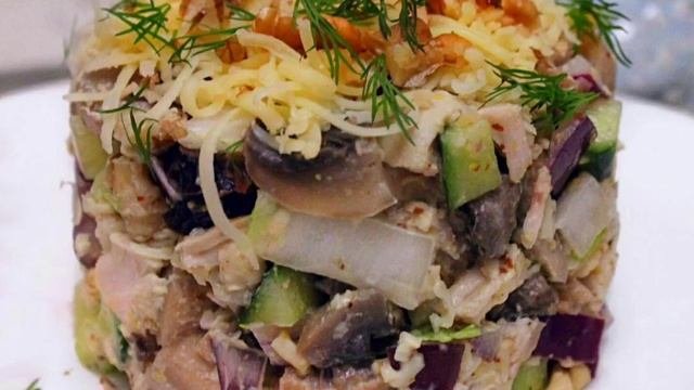 Готовим вкусный салат с курицей орехами и черносливом. рецепт приготування в описах 