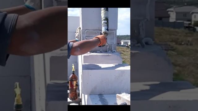 Как уложить газоблок на пеноклей?