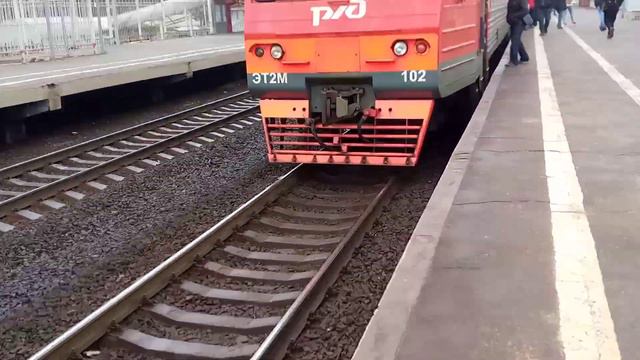 Электропоезд эт2м-102 Сообщением Санкт-Петербург Любань Прибывает на станции Колпино