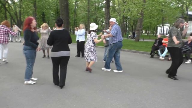 Супа с раками хочу!!!Танцы в саду Шевченко,Харьков,май 2021.