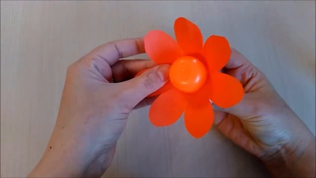 Цветы оригами из бумаги и киндер-сюрприза /  Paper origami flowers and kinder surprise