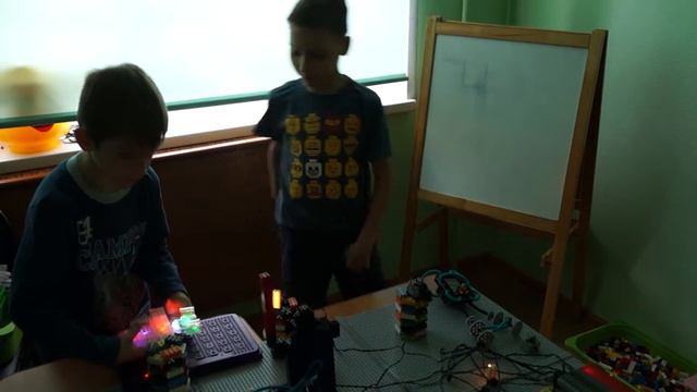 Космическая станция из конструктора Lego и Laser Pegs