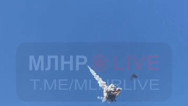 Красивый момент детонации сбитой ракеты SCALP-EG в небе над пригородом Луганска