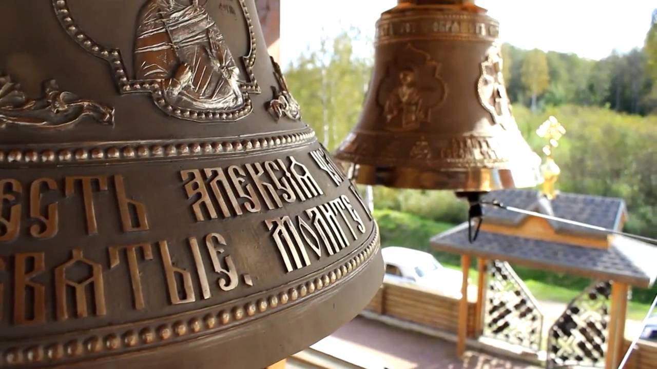 В поселке Межники Ленинградской области зазвучали колокола
