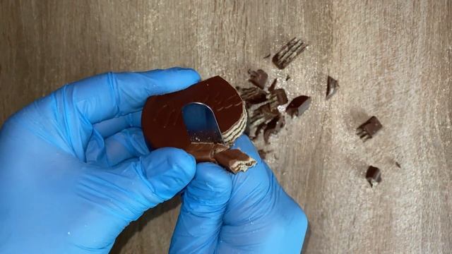 MILKA choco wafer — presentation, unboxing, ASMR and crushing
