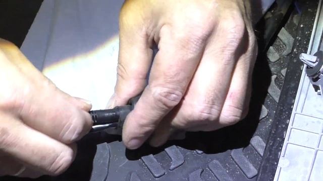 Полезный совет. Как протянуть провод через гофру или уплотнитель в автомобиле.