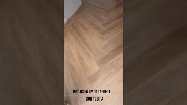 Instalação De Piso Vinílico Tarkett Em Escama De Peixe