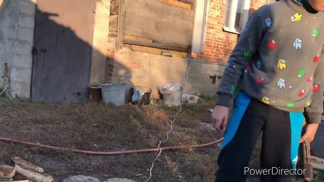 ДружковкаДружковка сегодняПодготавливаем Дрова на зимуРебёнок колит Дрова.