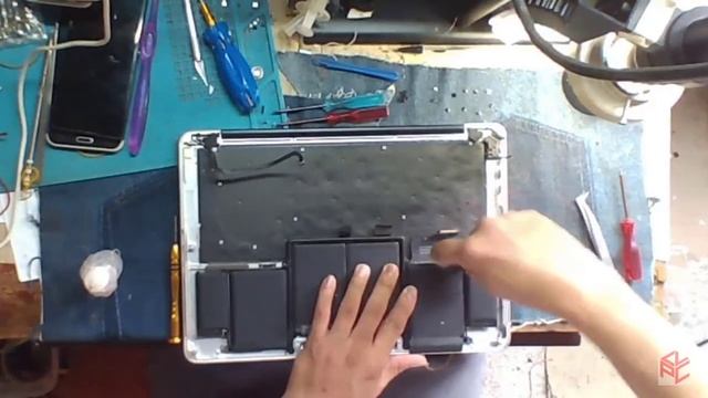 How to remove Macbook A1502 motherboard and Battery