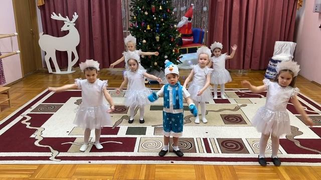 Танец "Снег-снежок". Ансамбль "Смайлики" младшая группа