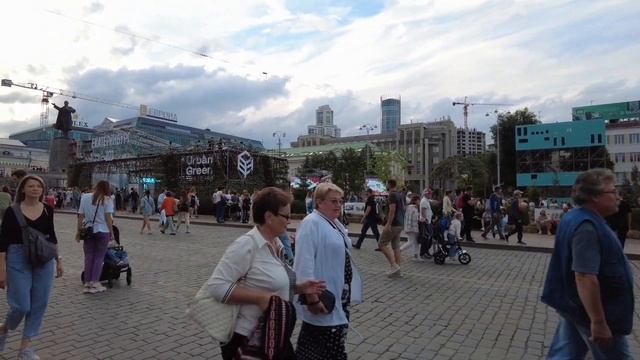 ДЕНЬ ГОРОДА. ЕКАТЕРИНБУРГУ 300 ЛЕТ. ПРОГУЛКА ПО ЦЕНТРУ. ПЛОТИНКА.  ВАЙНЕРА #влог