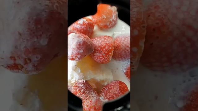 КЛУБНИЧНЫЙ КОКТЕЛЬ