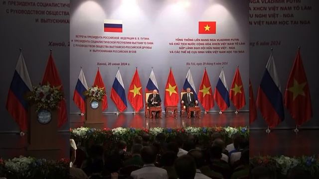 🇷🇺 🇻🇳 Vietnamese, Russian Presidents meet with Vietnamese alumni in Hà Nội