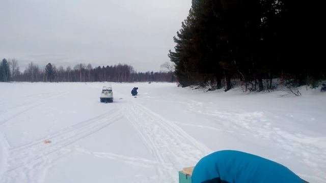 катаюсь на ямахе снегоход