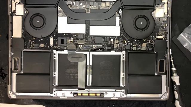 MacBook Pro 2017 15 A1707 スピーカー?音割れ交換修理