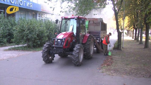 ДЛЯ НУЖД ГОРОДА ПРИОБРЕТЕНА НОВАЯ ТЕХНИКА ДЛЯ УБОРКИ ЛИСТВЫ И ПОЛИВАЛЬНАЯ МАШИНА