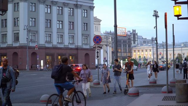 4K Walking Tour Through The Streets Of Moscow - I Take Pictures Of Interesting Moments. Part II.