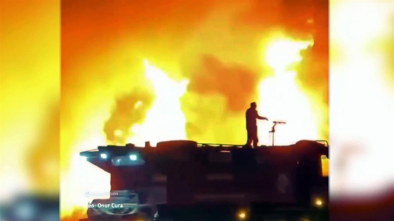 В турецкой провинции Чанаккале бушует крупный лесной пожар