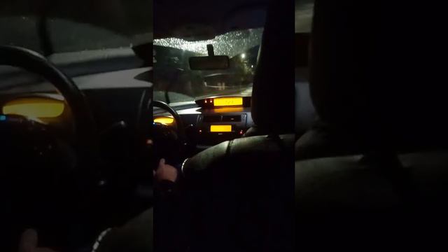 Таксист поёт зеленоглазое такси