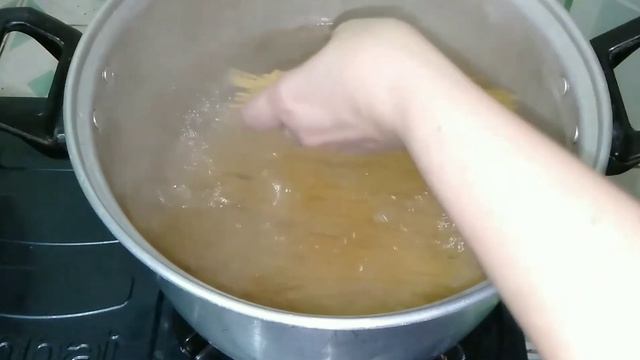 VLOG 50: PAGLULUTO NG ESPESYAL NA SPAGHETTI PARA KAY OTEP